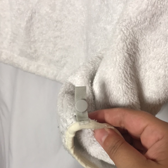 White Northface Osito Jacket - Picture 6 of 8